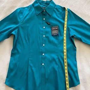 NWT - 3/4 Length Sleeve - Button Front top - L - Aqua blue